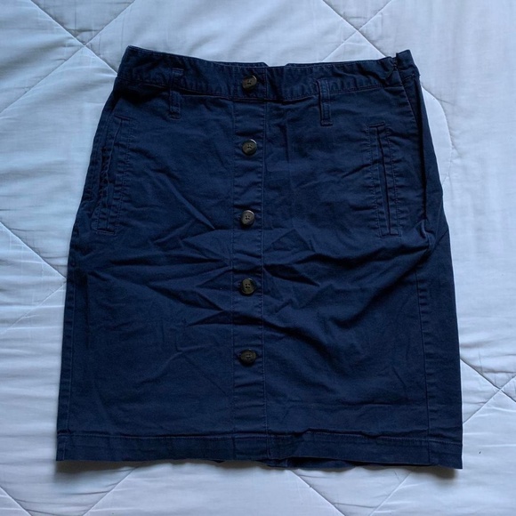 Old Navy navy blue midi pencil skirt with pockets and button detail, size 6 - Picture 1 of 4
